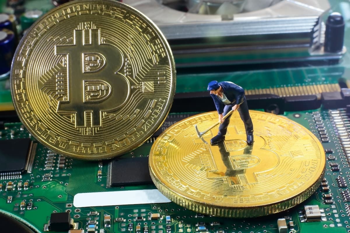 Three Publicly Listed Bitcoin Miners Report August Mining Results, Showing Mixed Outcomes